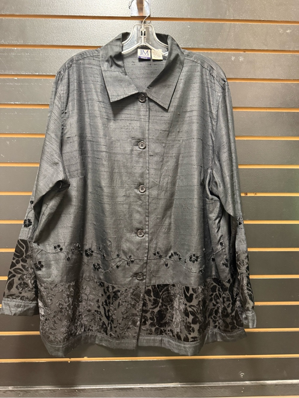 JM Collection Women’s 2X Black Silk Blend Embroidered Button Front Blouse